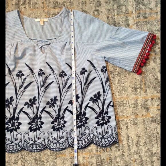 SKIES ARE BLUE SUPER CUTE EMBROIDERED TOP! SIZE S - Picture 6 of 9